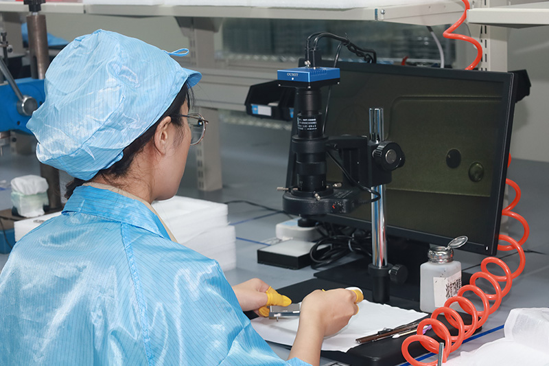 Cleanroom assembly workshop